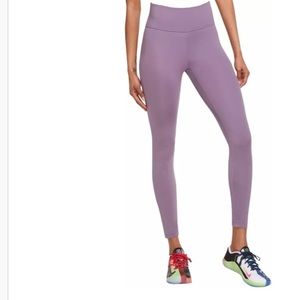 Nike Tight Fit Leggings